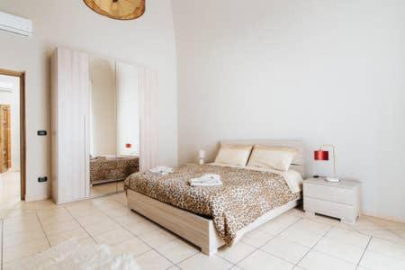 Flores Home Bari Bagian luar foto